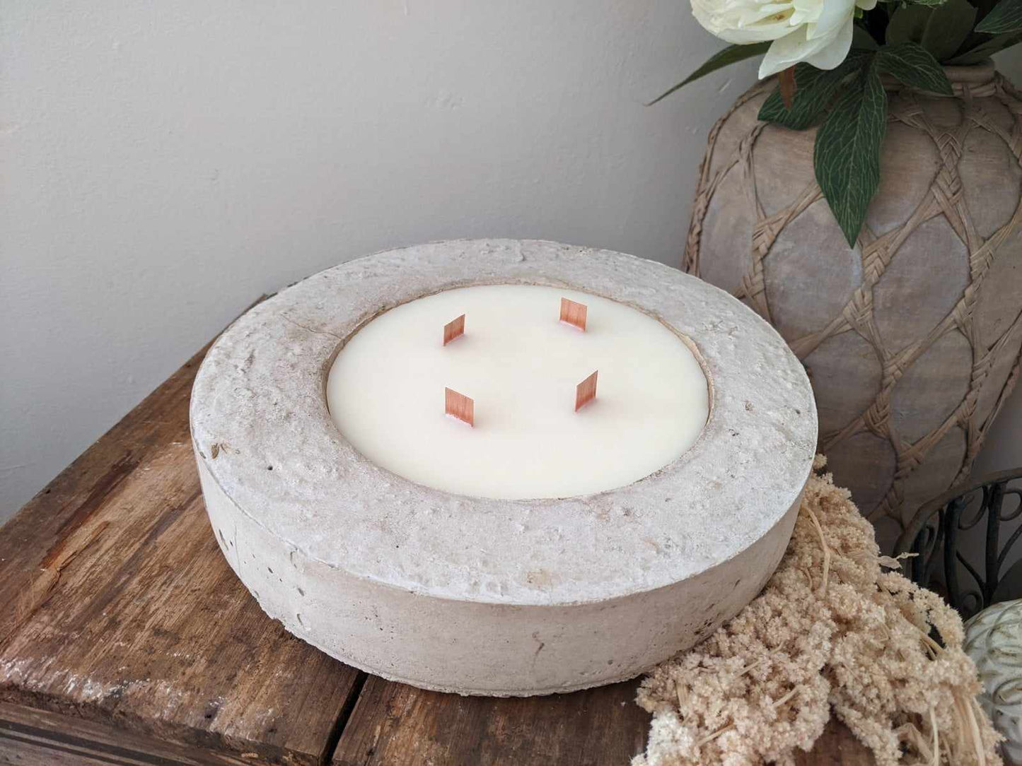Rustic Cement Hand-poured Soy Wax Candle - Japanese Honeysuckle 700ml (B)