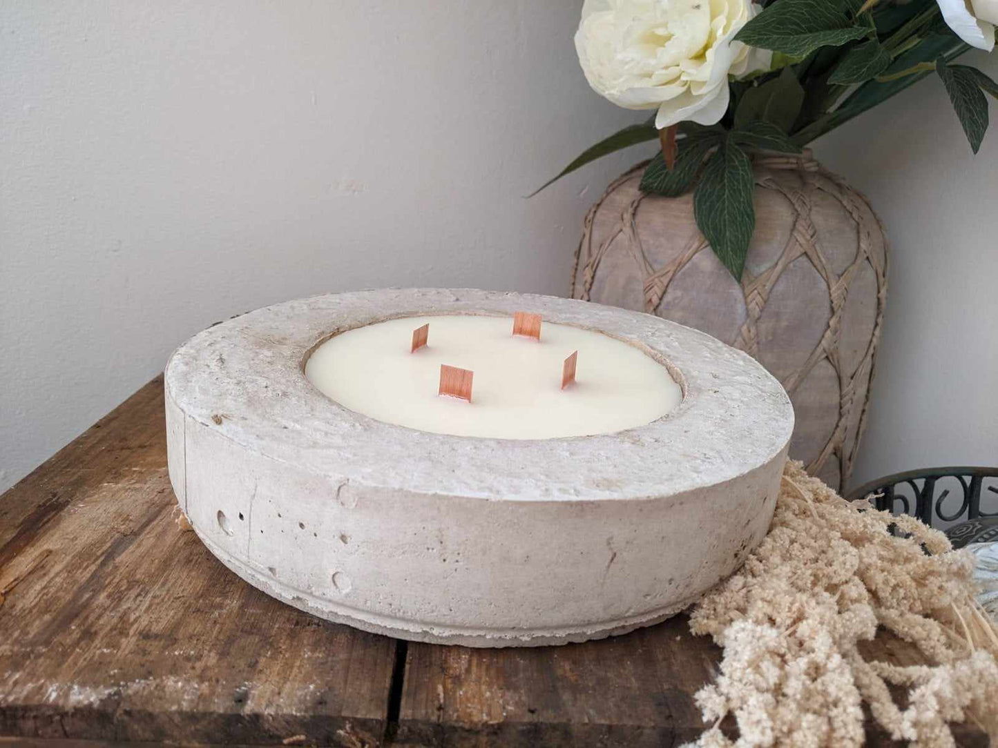 Rustic Cement Hand-poured Soy Wax Candle - Japanese Honeysuckle 700ml (B)