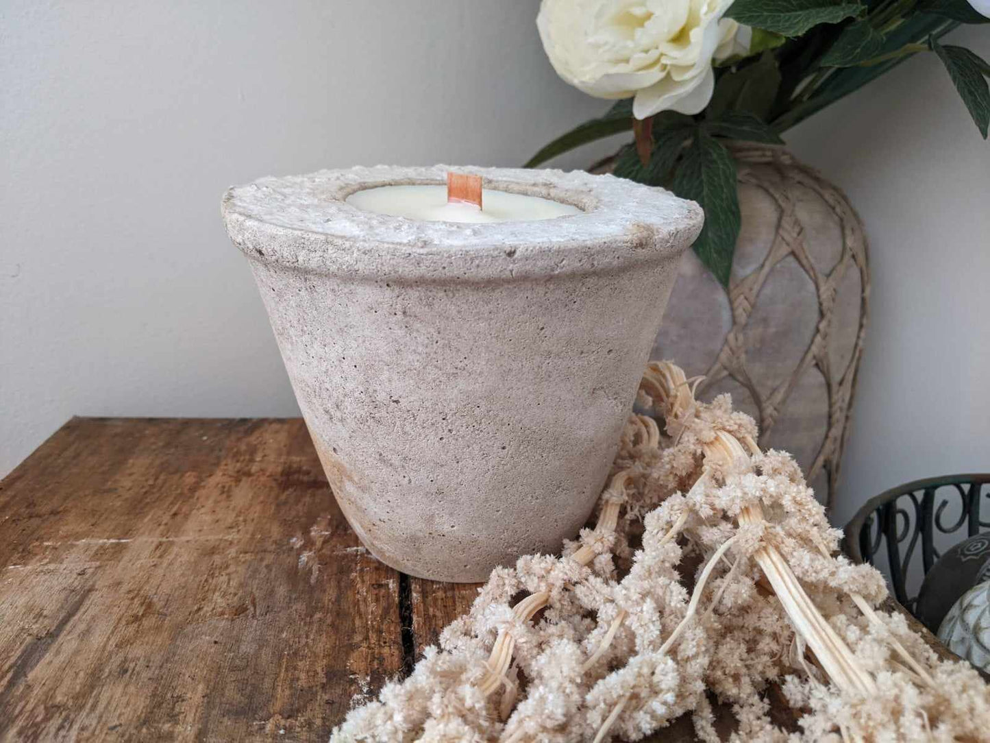 Rustic Cement Hand-poured Soy Wax Candle - Japanese Honeysuckle 400ml (E)