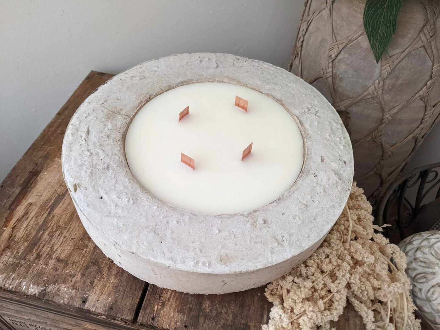 Rustic Cement Hand-poured Soy Wax Candle - Japanese Honeysuckle 700ml (B)